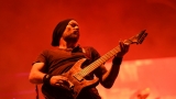Hvězdná jména světové i české hudební scény, střídavé počasí, komfort  a nekonečná párty! Vyprodaný Rock for People ustál nepřízeň počasí  a těšil se rekordní návštěvnosti (103 / 106)