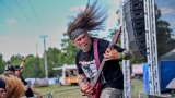 Vyprodaný Pekelný ostrov opět exceloval! Fanoušky přivítal zbrusu nový plážový areál, Royal Republic, špička české rockmetalové scény a úžasná atmosféra! (2 / 99)
