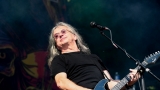 Vyprodaný Pekelný ostrov opět exceloval! Fanoušky přivítal zbrusu nový plážový areál, Royal Republic, špička české rockmetalové scény a úžasná atmosféra! (8 / 98)