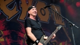 Vyprodaný Pekelný ostrov opět exceloval! Fanoušky přivítal zbrusu nový plážový areál, Royal Republic, špička české rockmetalové scény a úžasná atmosféra! (6 / 99)