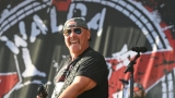 Vyprodaný Pekelný ostrov opět exceloval! Fanoušky přivítal zbrusu nový plážový areál, Royal Republic, špička české rockmetalové scény a úžasná atmosféra! (11 / 99)