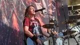 Vyprodaný Pekelný ostrov opět exceloval! Fanoušky přivítal zbrusu nový plážový areál, Royal Republic, špička české rockmetalové scény a úžasná atmosféra! (14 / 99)
