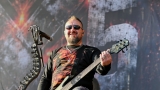Vyprodaný Pekelný ostrov opět exceloval! Fanoušky přivítal zbrusu nový plážový areál, Royal Republic, špička české rockmetalové scény a úžasná atmosféra! (16 / 99)