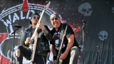 Vyprodaný Pekelný ostrov opět exceloval! Fanoušky přivítal zbrusu nový plážový areál, Royal Republic, špička české rockmetalové scény a úžasná atmosféra! (18 / 99)
