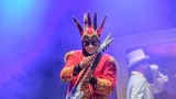 Vyprodaný Pekelný ostrov opět exceloval! Fanoušky přivítal zbrusu nový plážový areál, Royal Republic, špička české rockmetalové scény a úžasná atmosféra! (13 / 98)