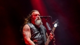 Vyprodaný Pekelný ostrov opět exceloval! Fanoušky přivítal zbrusu nový plážový areál, Royal Republic, špička české rockmetalové scény a úžasná atmosféra! (14 / 98)