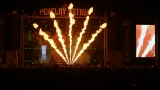 Vyprodaný Pekelný ostrov opět exceloval! Fanoušky přivítal zbrusu nový plážový areál, Royal Republic, špička české rockmetalové scény a úžasná atmosféra! (22 / 99)
