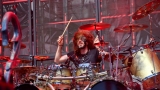 Vyprodaný Pekelný ostrov opět exceloval! Fanoušky přivítal zbrusu nový plážový areál, Royal Republic, špička české rockmetalové scény a úžasná atmosféra! (23 / 99)