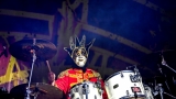 Vyprodaný Pekelný ostrov opět exceloval! Fanoušky přivítal zbrusu nový plážový areál, Royal Republic, špička české rockmetalové scény a úžasná atmosféra! (20 / 98)