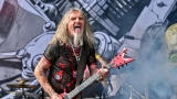 Vyprodaný Pekelný ostrov opět exceloval! Fanoušky přivítal zbrusu nový plážový areál, Royal Republic, špička české rockmetalové scény a úžasná atmosféra! (29 / 99)