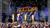 Vyprodaný Pekelný ostrov opět exceloval! Fanoušky přivítal zbrusu nový plážový areál, Royal Republic, špička české rockmetalové scény a úžasná atmosféra! (35 / 99)