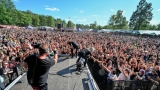 Vyprodaný Pekelný ostrov opět exceloval! Fanoušky přivítal zbrusu nový plážový areál, Royal Republic, špička české rockmetalové scény a úžasná atmosféra! (42 / 99)
