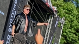 Vyprodaný Pekelný ostrov opět exceloval! Fanoušky přivítal zbrusu nový plážový areál, Royal Republic, špička české rockmetalové scény a úžasná atmosféra! (25 / 98)