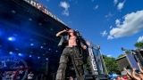 Vyprodaný Pekelný ostrov opět exceloval! Fanoušky přivítal zbrusu nový plážový areál, Royal Republic, špička české rockmetalové scény a úžasná atmosféra! (44 / 99)