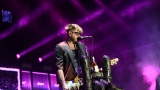 Vyprodaný Pekelný ostrov opět exceloval! Fanoušky přivítal zbrusu nový plážový areál, Royal Republic, špička české rockmetalové scény a úžasná atmosféra! (52 / 99)