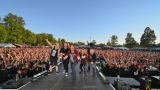 Vyprodaný Pekelný ostrov opět exceloval! Fanoušky přivítal zbrusu nový plážový areál, Royal Republic, špička české rockmetalové scény a úžasná atmosféra! (53 / 99)