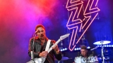 Vyprodaný Pekelný ostrov opět exceloval! Fanoušky přivítal zbrusu nový plážový areál, Royal Republic, špička české rockmetalové scény a úžasná atmosféra! (28 / 98)