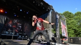 Vyprodaný Pekelný ostrov opět exceloval! Fanoušky přivítal zbrusu nový plážový areál, Royal Republic, špička české rockmetalové scény a úžasná atmosféra! (57 / 99)