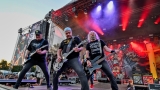 Vyprodaný Pekelný ostrov opět exceloval! Fanoušky přivítal zbrusu nový plážový areál, Royal Republic, špička české rockmetalové scény a úžasná atmosféra! (30 / 98)