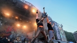 Vyprodaný Pekelný ostrov opět exceloval! Fanoušky přivítal zbrusu nový plážový areál, Royal Republic, špička české rockmetalové scény a úžasná atmosféra! (58 / 99)