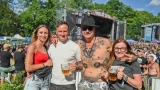 Vyprodaný Pekelný ostrov opět exceloval! Fanoušky přivítal zbrusu nový plážový areál, Royal Republic, špička české rockmetalové scény a úžasná atmosféra! (35 / 98)