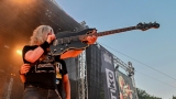 Vyprodaný Pekelný ostrov opět exceloval! Fanoušky přivítal zbrusu nový plážový areál, Royal Republic, špička české rockmetalové scény a úžasná atmosféra! (66 / 99)