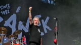 Vyprodaný Pekelný ostrov opět exceloval! Fanoušky přivítal zbrusu nový plážový areál, Royal Republic, špička české rockmetalové scény a úžasná atmosféra! (69 / 99)