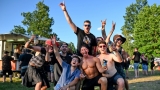 Vyprodaný Pekelný ostrov opět exceloval! Fanoušky přivítal zbrusu nový plážový areál, Royal Republic, špička české rockmetalové scény a úžasná atmosféra! (73 / 99)