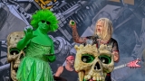Vyprodaný Pekelný ostrov opět exceloval! Fanoušky přivítal zbrusu nový plážový areál, Royal Republic, špička české rockmetalové scény a úžasná atmosféra! (74 / 99)