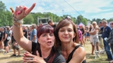 Vyprodaný Pekelný ostrov opět exceloval! Fanoušky přivítal zbrusu nový plážový areál, Royal Republic, špička české rockmetalové scény a úžasná atmosféra! (47 / 98)