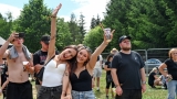 Vyprodaný Pekelný ostrov opět exceloval! Fanoušky přivítal zbrusu nový plážový areál, Royal Republic, špička české rockmetalové scény a úžasná atmosféra! (54 / 98)