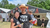 Vyprodaný Pekelný ostrov opět exceloval! Fanoušky přivítal zbrusu nový plážový areál, Royal Republic, špička české rockmetalové scény a úžasná atmosféra! (63 / 98)