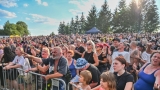 Vyprodaný Pekelný ostrov opět exceloval! Fanoušky přivítal zbrusu nový plážový areál, Royal Republic, špička české rockmetalové scény a úžasná atmosféra! (79 / 99)