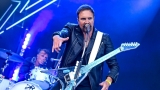 Vyprodaný Pekelný ostrov opět exceloval! Fanoušky přivítal zbrusu nový plážový areál, Royal Republic, špička české rockmetalové scény a úžasná atmosféra! (65 / 98)