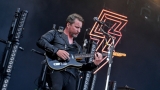 Vyprodaný Pekelný ostrov opět exceloval! Fanoušky přivítal zbrusu nový plážový areál, Royal Republic, špička české rockmetalové scény a úžasná atmosféra! (69 / 98)