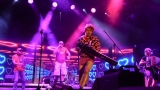 Vyprodaný Pekelný ostrov opět exceloval! Fanoušky přivítal zbrusu nový plážový areál, Royal Republic, špička české rockmetalové scény a úžasná atmosféra! (78 / 98)