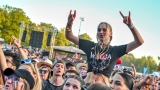 Vyprodaný Pekelný ostrov opět exceloval! Fanoušky přivítal zbrusu nový plážový areál, Royal Republic, špička české rockmetalové scény a úžasná atmosféra! (91 / 99)