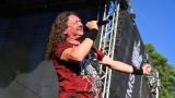 Vyprodaný Pekelný ostrov opět exceloval! Fanoušky přivítal zbrusu nový plážový areál, Royal Republic, špička české rockmetalové scény a úžasná atmosféra! (93 / 99)