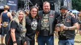 Vyprodaný Pekelný ostrov opět exceloval! Fanoušky přivítal zbrusu nový plážový areál, Royal Republic, špička české rockmetalové scény a úžasná atmosféra! (92 / 98)