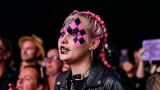 Vyprodaný Pekelný ostrov opět exceloval! Fanoušky přivítal zbrusu nový plážový areál, Royal Republic, špička české rockmetalové scény a úžasná atmosféra! (94 / 98)