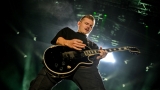 Vyprodaný Pekelný ostrov opět exceloval! Fanoušky přivítal zbrusu nový plážový areál, Royal Republic, špička české rockmetalové scény a úžasná atmosféra! (96 / 98)
