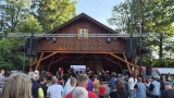 Den obce Ostravice roztančil publikum. Cross Orchestra, Legendy se vrací i Support Lesbiens se postarali o skvělou atmosféru (7 / 87)