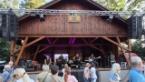 Den obce Ostravice roztančil publikum. Cross Orchestra, Legendy se vrací i Support Lesbiens se postarali o skvělou atmosféru (19 / 87)