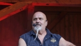 Den obce Ostravice roztančil publikum. Cross Orchestra, Legendy se vrací i Support Lesbiens se postarali o skvělou atmosféru (30 / 87)