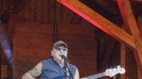 Den obce Ostravice roztančil publikum. Cross Orchestra, Legendy se vrací i Support Lesbiens se postarali o skvělou atmosféru (31 / 87)