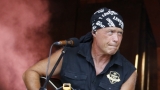 Den obce Ostravice roztančil publikum. Cross Orchestra, Legendy se vrací i Support Lesbiens se postarali o skvělou atmosféru (39 / 87)