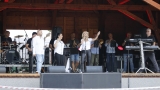 Den obce Ostravice roztančil publikum. Cross Orchestra, Legendy se vrací i Support Lesbiens se postarali o skvělou atmosféru (62 / 87)