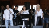 Den obce Ostravice roztančil publikum. Cross Orchestra, Legendy se vrací i Support Lesbiens se postarali o skvělou atmosféru (72 / 87)
