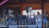 Den obce Ostravice roztančil publikum. Cross Orchestra, Legendy se vrací i Support Lesbiens se postarali o skvělou atmosféru (82 / 87)