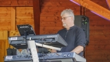 Den obce Ostravice roztančil publikum. Cross Orchestra, Legendy se vrací i Support Lesbiens se postarali o skvělou atmosféru (85 / 87)